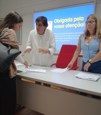 Assinatura dos contratos de formação